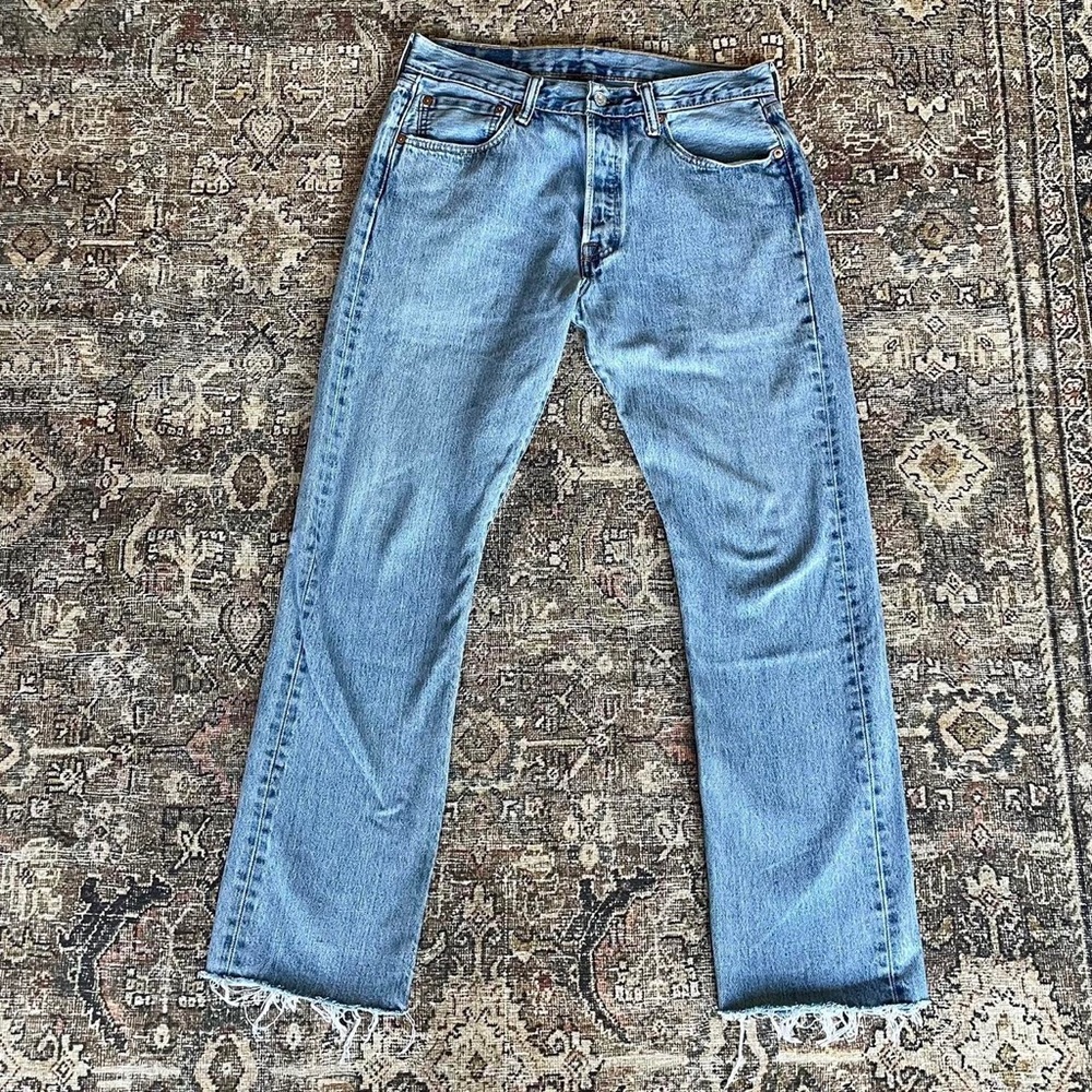 Vintage Levi’s 501 High Waisted Straight Leg Jeans in Light Wash - 32 - Picture 3 of 5
